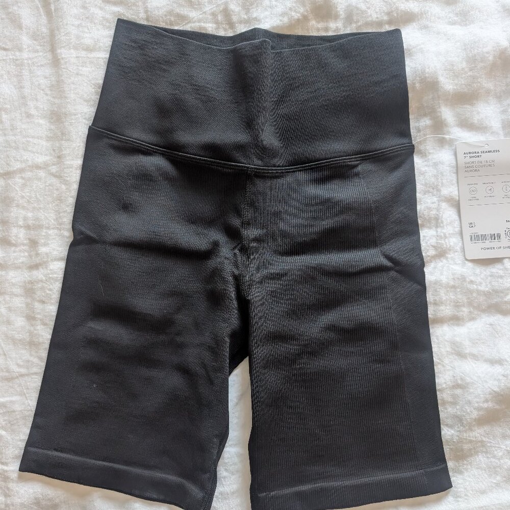 Athleta Aurora seamless ribbed bike short 7" inseam, NWT, size small